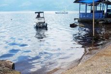 Air Danau Singkarak Menghitam