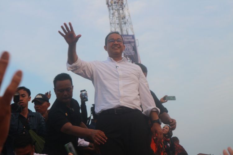 Calon Presiden Nomor Urut 1 Anies Baswedan saat kampanye di Lapangan Reformasi, Deli Serdang, Kamis  (1/12/2024)