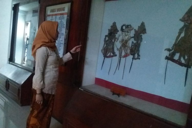 Pengunjung di Museum Ranggawarsita.