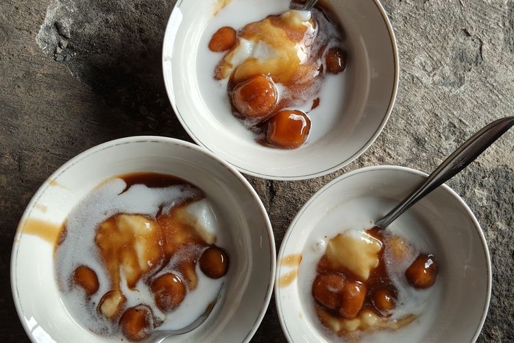 Nyelip di Gang Sayangmulyo Wonosobo, Bubur Candil dan Apem Ini Jadi Buruan Jastip Luar Kota