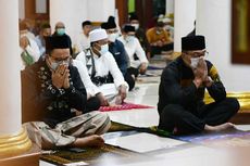 Usai Shalat, Ridwan Kamil dan Anies Baswedan Sarapan di Warung Tahu