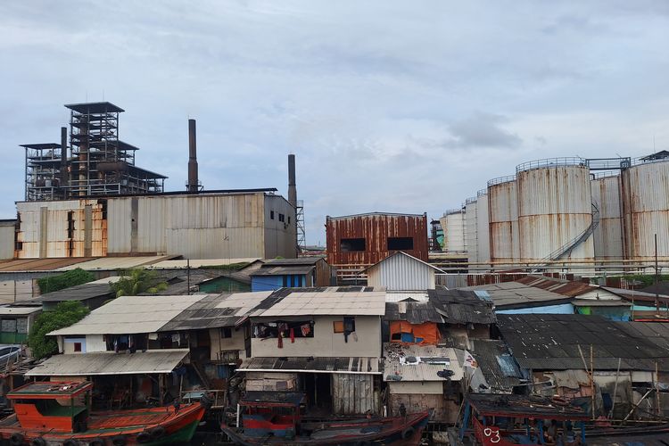 Bau Menyengat dari Pabrik Minyak di Cilincing Kerap Muncul Pagi Hari