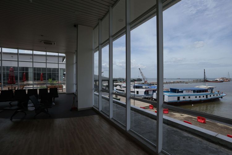 Terminal penumpang Pelabuhan Muara Angke, Jakarta Utara, usai revitalisasi, Senin (24/10/2022). Terminal penumpang tersebut diperuntukkan bagi layanan pengantaran penumpang dari dan menuju Kepulauan Seribu.