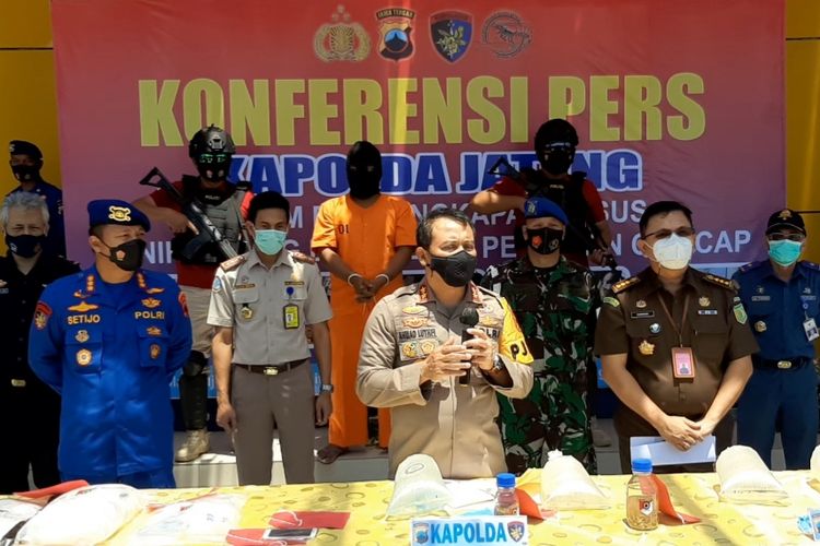 Kapolda Jawa Tengah, Irjen Pol Ahmad Luthfi saat konferensi pers penyelundupan benih bening lobster (BBL) di Mako Ditplorairud Polda Jateng