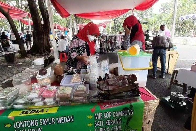 Taman Mini Indonesia Indah (TMII) di Jakarta Timur menggelar bazar gratis mulai Sabtu (17/4/2021) hingga Senin (10/5/2021).