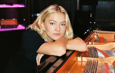 Astrid S, penyanyi asal Norwegia.