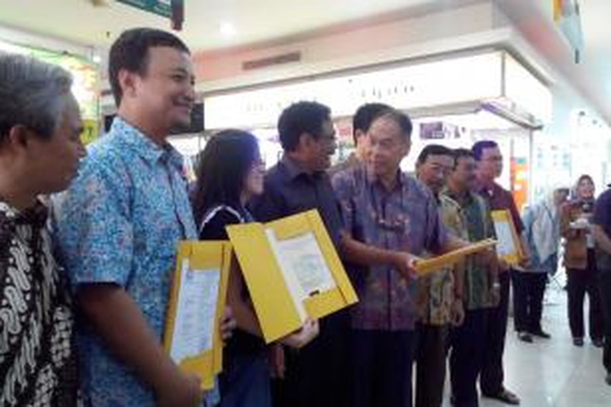 Wakil Gubernur DKI Jakarta Djarot Syaiful Hidayat membuka Pelayanan Terpadu Satu Pintu (PTSP) di Blok M Square, Sabtu (30/5/2015). 