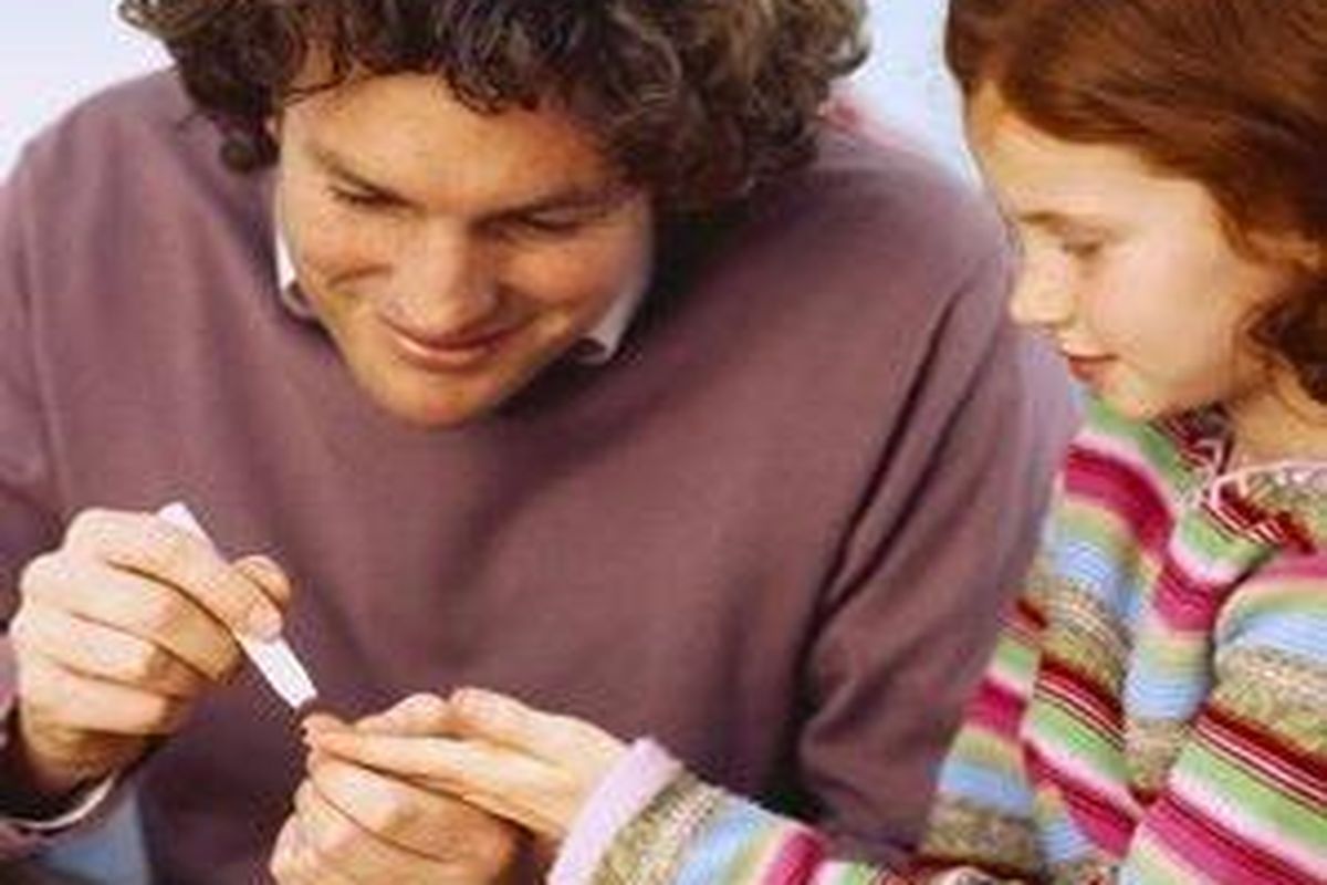 Tes darah pada anak-anak jangan sampai menimbulkan trauma.    