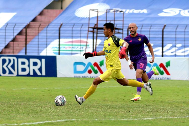 Laga lanjutan Liga 1 antara Persik Kediri vs Persita Tangerang, Jumat (3/12/2021).