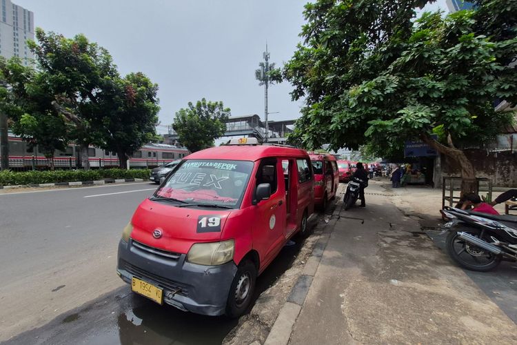 Cerita Sopir Angkot T19 Depok Antar Mahasiswa UI Terobos Barikade Polisi di Bundaran HI