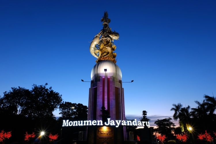 Monumen Jayandaru, salah satu ikon Kabupaten Sidoarjo, Jawa Timur.