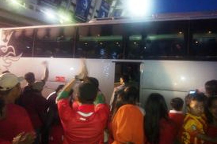 Suporter Indonesia tetap memberikan dukungan kepada Timnas Indonesia U-19 meskipun gagal di Piala Asia U-19.