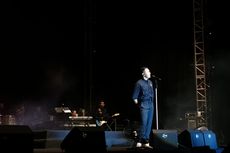 Tulus Buka Penampilan di Festival Sewindu dengan Lagu Baru