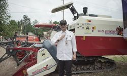 Lewat Program Taxi Alsintan, Kementan Hibahkan Peralatan Pertanian Modern untuk Petani Banyuasin