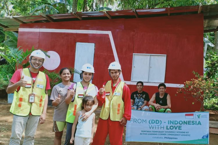 Tim relawan Dompet Dhuafa, mulai bangun Rumah Sementara (Rumtara) untuk penyintas bencana di Mindanao, Filipina. Selain menghadirkan rumtara, tim Dompet Dhuafa juga suplai kebutuhan logistik dan hygiene kit.