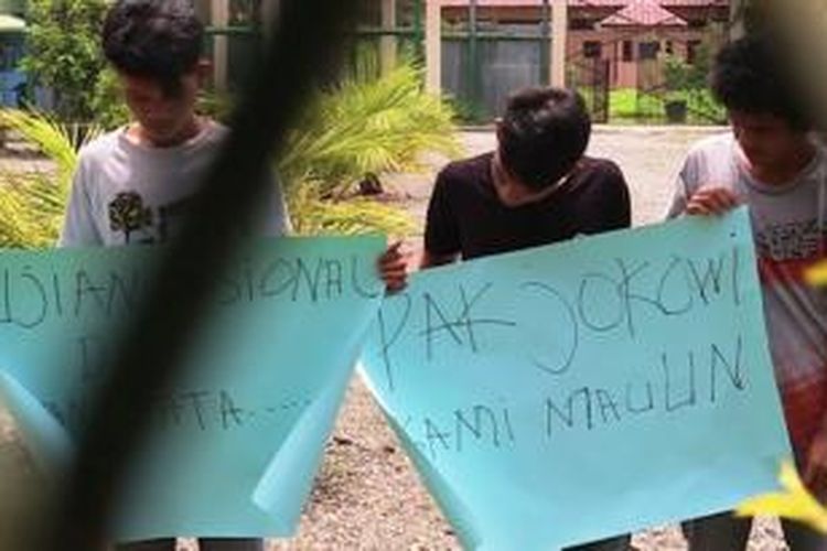 IH (18) dan AK (18), dua siswa SMK Negeri 3 Meulaboh, Aceh Barat, yang masih menjalani hukuman enam bulan penjara di Lapas kelas II B Meulaboh karena dituduh mencuri tabung gas elpiji di laboratorium sekolahnya sangat berharap agar mendapatkan kesempatan terakhir dari sekolah untuk mengikuti Ujian Nasional (UN) pada 13 April mendatang. 