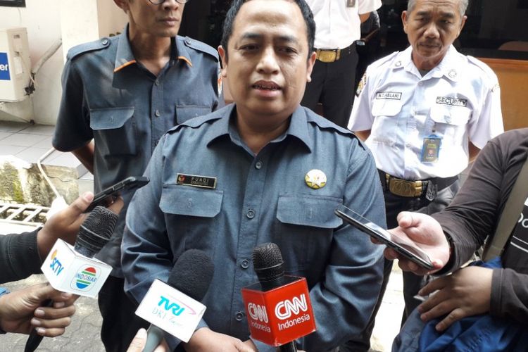 Komisioner Bawaslu DKI Jakarta Puadi memberikan keterangan kepada wartawan di kantornya, Senin (20/8/2018).
