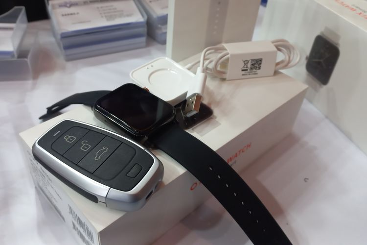 Smartwatch pengganti remote mobil dari Otofix Watch