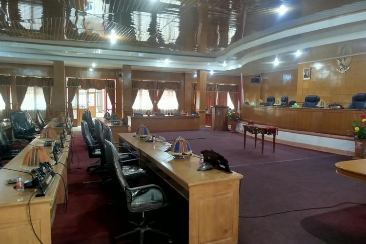 Mayoritas Anggota Dewan Bolos, Pembahasan Ranperda APBD Mamasa Tertunda