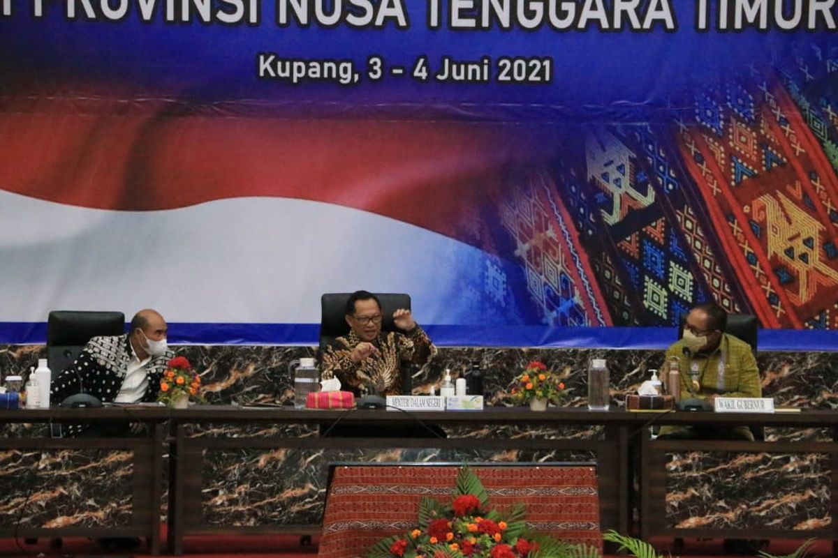 Menteri Dalam Negeri Tito Karnavian, saat berada di ruang El Tari Komplek Kantor Gubernur NTT, Kamis (3/6/2021) 