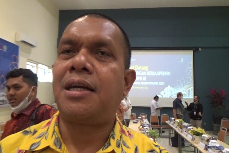 Wakil Ketua Komisi IX DPR RI, Emmanuel Melkiades Lakalena, meminta pemerintah segera meneliti faktor penyebab lain yang menyebabkan anak anak di Indonesia terdiagnosa Gagal Ginjal Akut Progresif Atipikal (GGAPA).