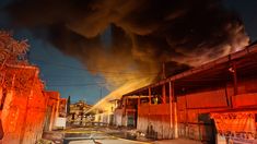 Detik-detik Kebakaran Pergudangan Miami Jakbar: Terdengar 5 Kali Ledakan