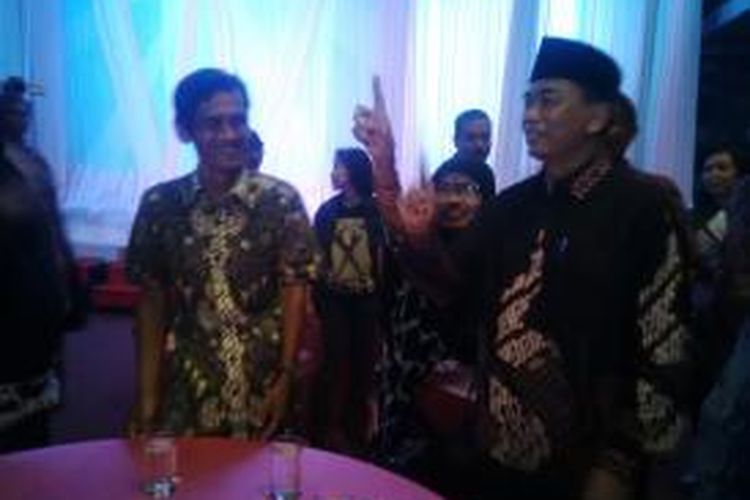 Rasiyo kumpulkan mantan pengurus PDI-P Surabaya, Kamis (9/10/2105).