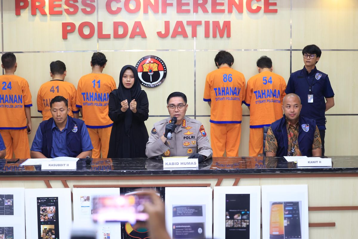 Seorang petani asal Jombang, S (66) diamankan Polda Jatim kasus ITE Pornografi, Jumat (13/6/2025).