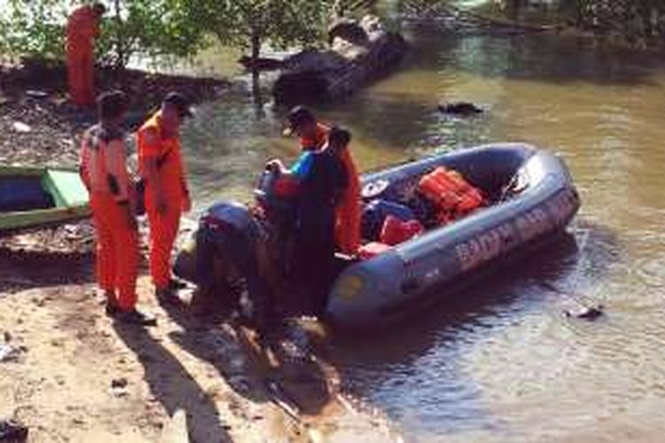 Persiapan tim sar dari Basarnas Kabupaten Nunukan untuk melakukan pencarian korban diduga tenggelam ABK  kapal pengangkut ikan Doa Harapan di perairan Tanjung Daun Nunukan.