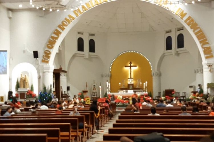 Suasana Gereja Katedral Semarang