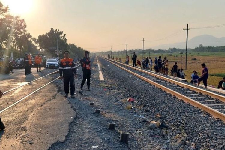 KA Logawa Tabrak Truk di Nganjuk, Sejumlah Perjalanan Kereta Terlambat