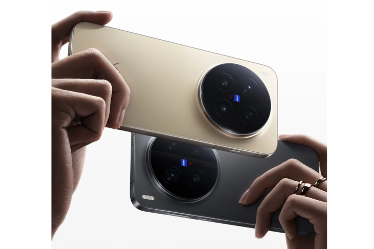 Vivo X300 Pro versi global tersedia dalam dua warna, yakni Phantom Black dan Dune Brown.