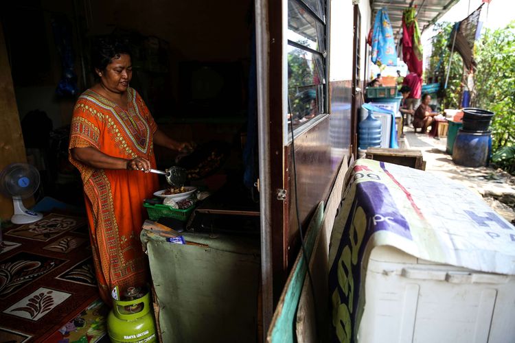 Aktivitas warga di Kampung Akuarium, Penjaringan, Jakarta Utara, Rabu (9/10/2019). Pemprov DKI akan membangun kembali Kampung Akuarium pada tahun 2020.