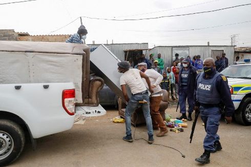 Kerusuhan Afrika Selatan: Polisi Geledah Rumah Warga, Angkut Barang Tanpa Tanda Terima Diduga Hasil Jarahan