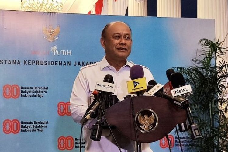 Kepala Badan Gizi Nasional (BGN) Dadan Hindayana jumpa pers mengenai perkembangan pelaksanaan program makan bergizi gratis (MBG) di Istana Kepresidenan RI, Jakarta, Selasa (12/8/2025).