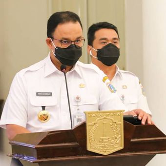 Gubernur DKI Jakarta Anies Baswedan bersama wakilnya, Ahmad Riza Patria, dalam konferensi pers penerapan kembali masa PSBB pada Rabu (9/9/2020).