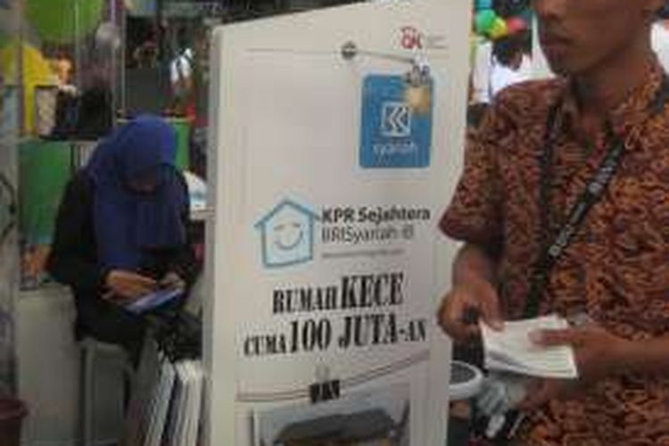 Program KPR BRI Syariah saat pergelaran Keuangan Syariah Fair (KSF) di Gandaria City Jakarta, 3 Maret 2016 hingga 6 Maret 2016.