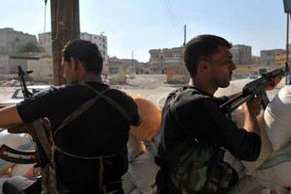 Pemberontak membutuhkan bantuan senjata dari negara asing guna melawan pasukan loyalis Presiden Bashar al-Assad.