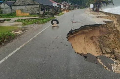 Jalan di Nias Selatan Ambles Diterjang Ombak, Akses ke 3 Daerah Terputus