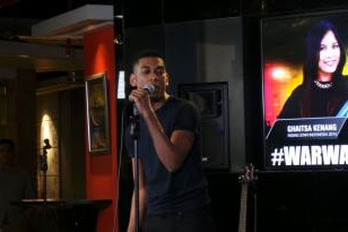 Joshua Ledet , Juara III American Idol 2012, tampil dalam episode perdana acara musik Warung Warner atau WarWar, Rabu (4/3/2015) malam di Jakarta Pusat, yang ditayangkan secara langsung melalui jaringan internet (live streaming).