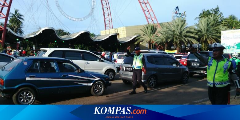  Pintu  Masuk Barat  Ancol  Mulai Dipadati Mobil Pribadi