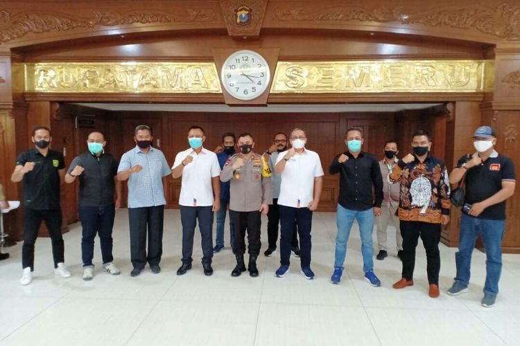 PT LIB menggelar audiensi dengan beberapa perwakilan lima tim Jawa Timur serta Kapolda Jawa Timur, Irjen. Pol. Dr. Drs. H. Muhammad Fadil Imran, M.Si di Polda Jatim, Surabaya, Senin (31/08/2020) sore.