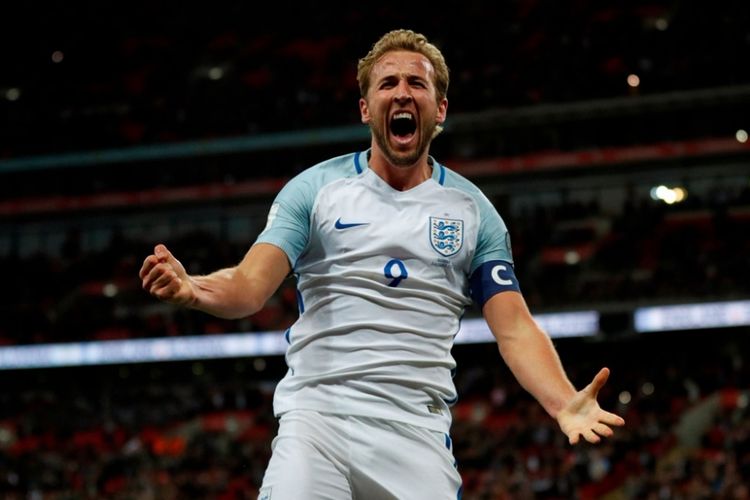 Harry Kane yang menjabat sebagai kapten, menentukan langkah Inggris ke Piala Dunia 2018 dengan mencetak gol kemenangan atas Slovenia di Wembley, Kamis (5/10/2017). 