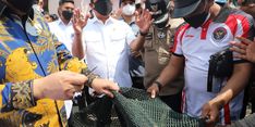 Jaga Kesehatan Laut, Menteri Trenggono Pastikan Perairan Indonesia Bebas Cantrang