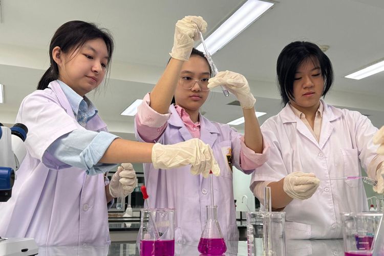 Foto : Curhat Mahasiswa Kedokteran: Tak Hanya Masuknya, Pelajarannya Juga  Sulit