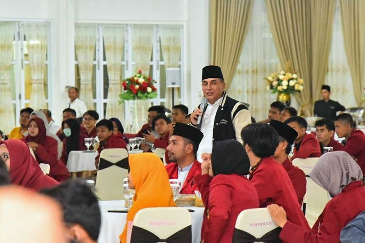 Gubernur Sumatera Utara Edy Rahmayadi saat mengadakan silaturahmi dengan pengurus Ikatan Mahasiswa Muhammadiyah se-Sumatera Utara baru-baru ini.