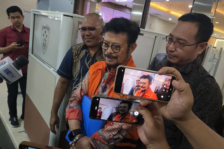 Eks Mentan Syahrul Yasin Limpo (SYL) usai diperiksa di Gedung Bareskrim Polri, Jakarta Selatan, Jumat (12/1/2024). 