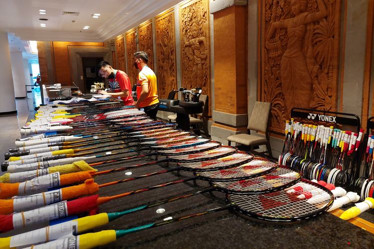 Stringing service di Indonesia Badminton Festival 2021 di Bali International Convention Centre.