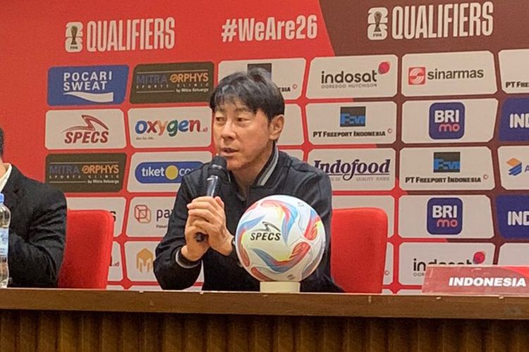 Pelatih timnas Indonesia, Shin Tae-yong, dalam sesi konferensi pers jelang melawan Brunei Darussalam pada Rabu (11/10/2023). Terkini, timnas Indonesia besutan Shin Tae-yong akan melawan tuan rumah Brunei pada leg kedua babak pertama Kualifikasi Piala Dunia 2026 Zona Asia.