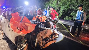 Mobil Terbakar Usai Tabrak Truk Kontainer di Tol Jagorawi, Sopir dan Penumpang Tewas